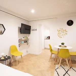 Proche De L'arc Triomphe -2p Appartement